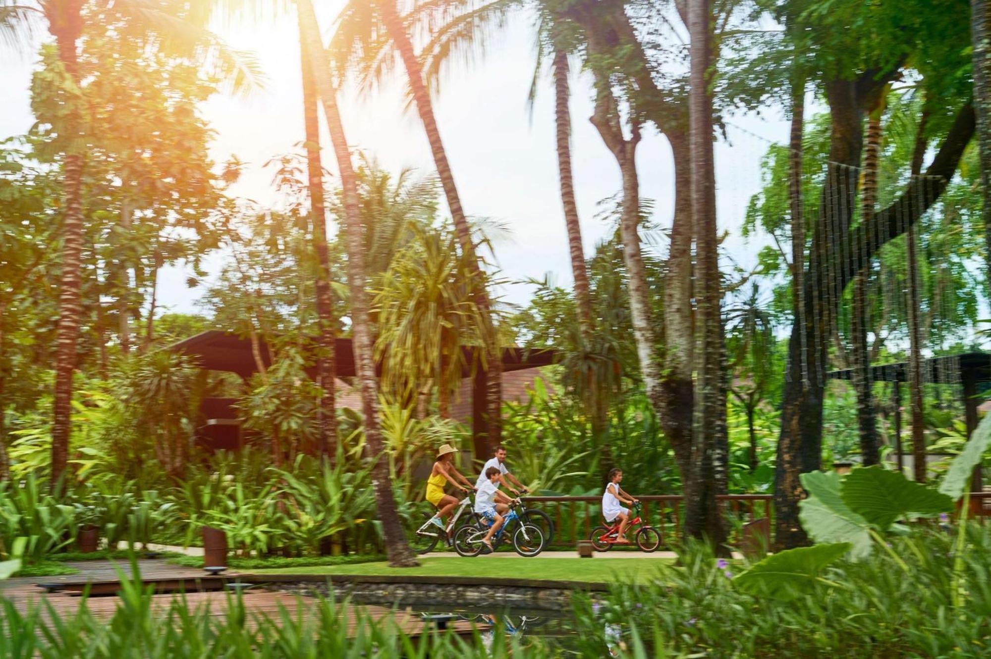 Resor Conrad Bali 5*